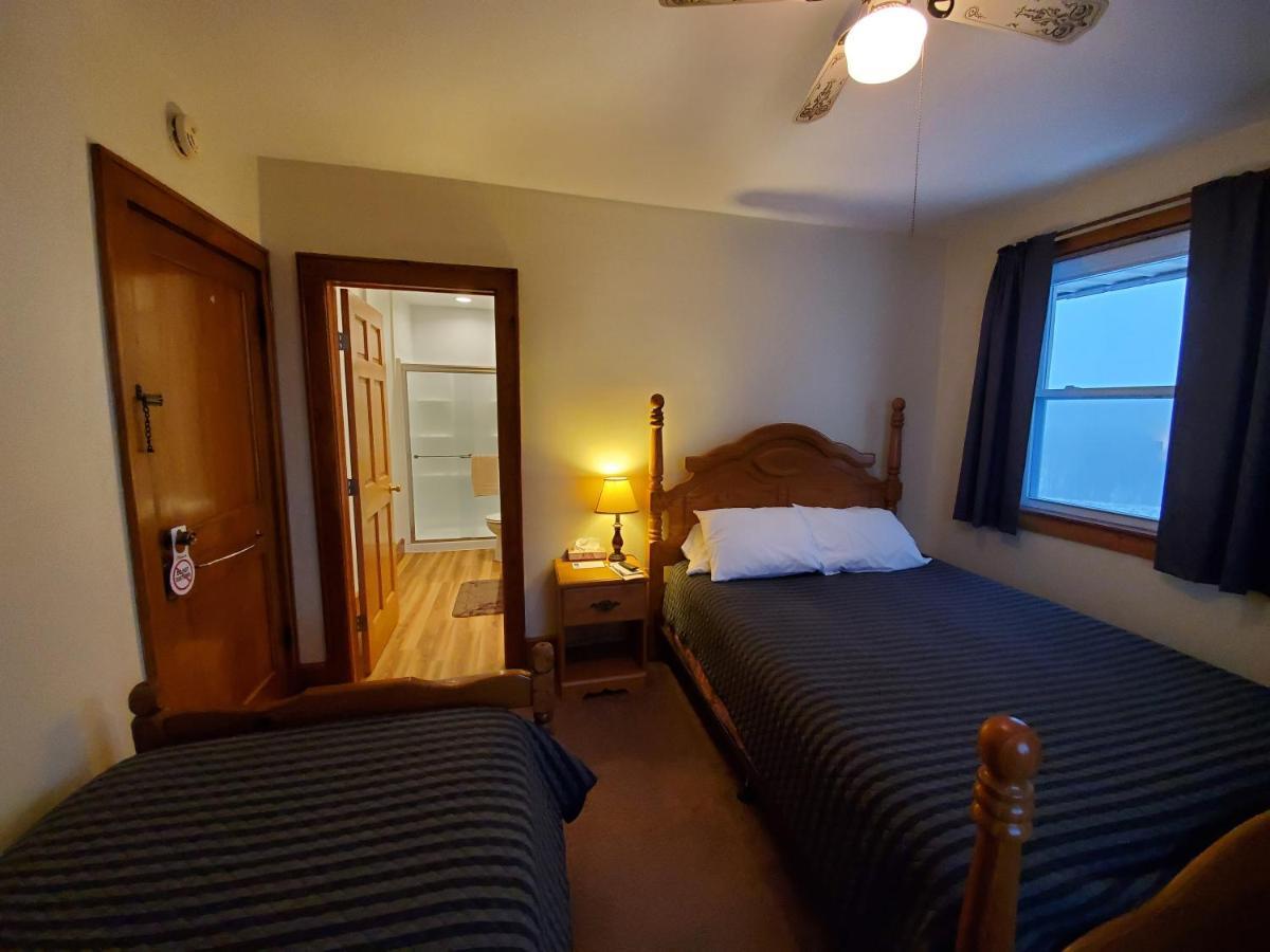 Lakewood Lodge & Restaurant ภายนอก รูปภาพ